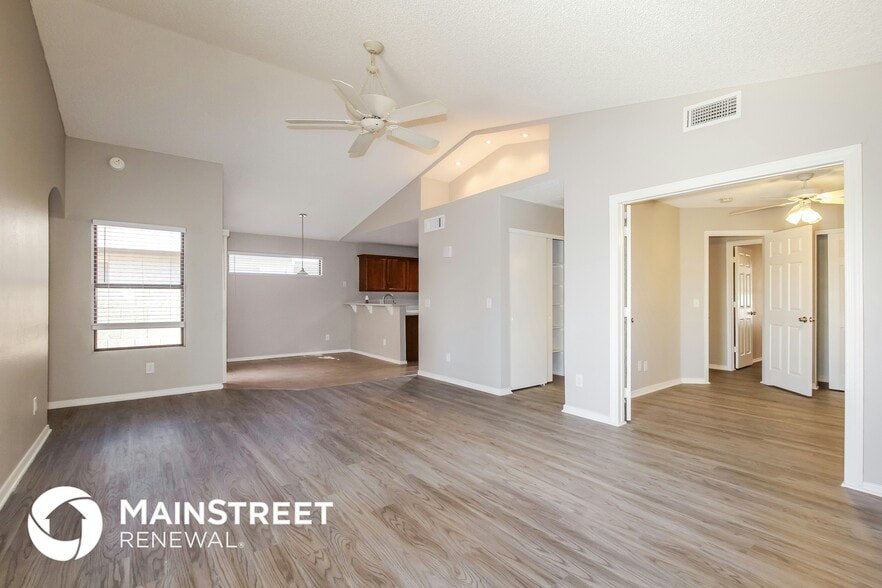 Building Photo - 8827 W Willowbrook Dr