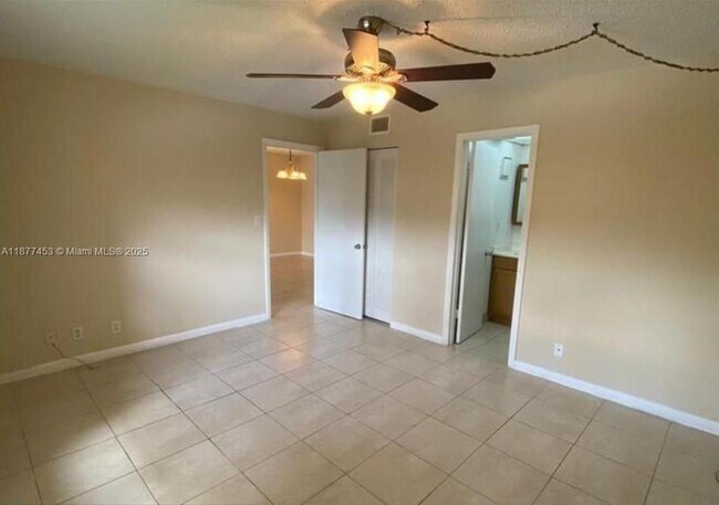 Building Photo - 7960 N Colony Cir