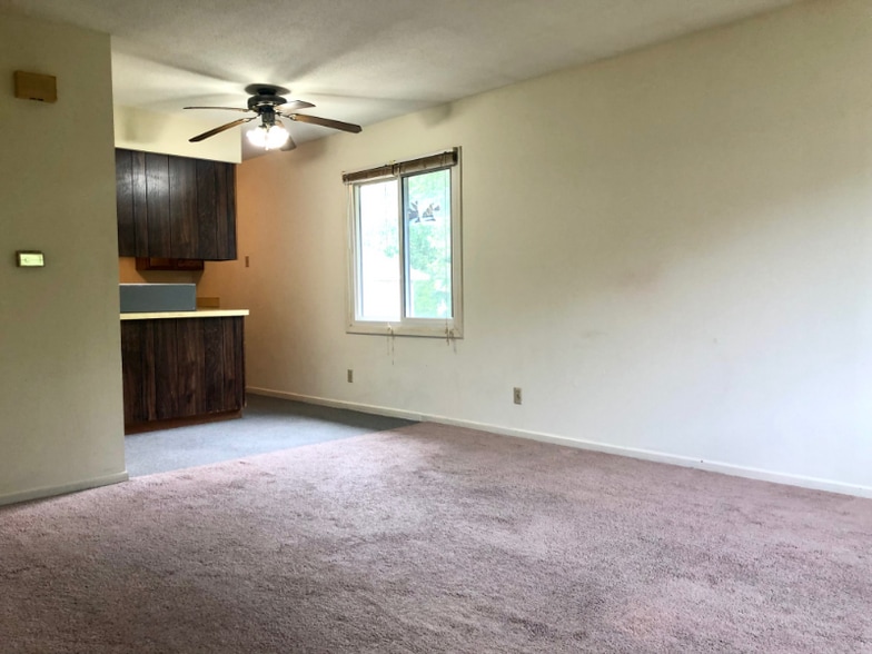 Building Photo - 2006 NW Hickory Ln