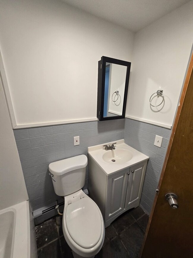 Building Photo - Large Renovated 2br/2bath in Charming Mountain Community (Heat Included)