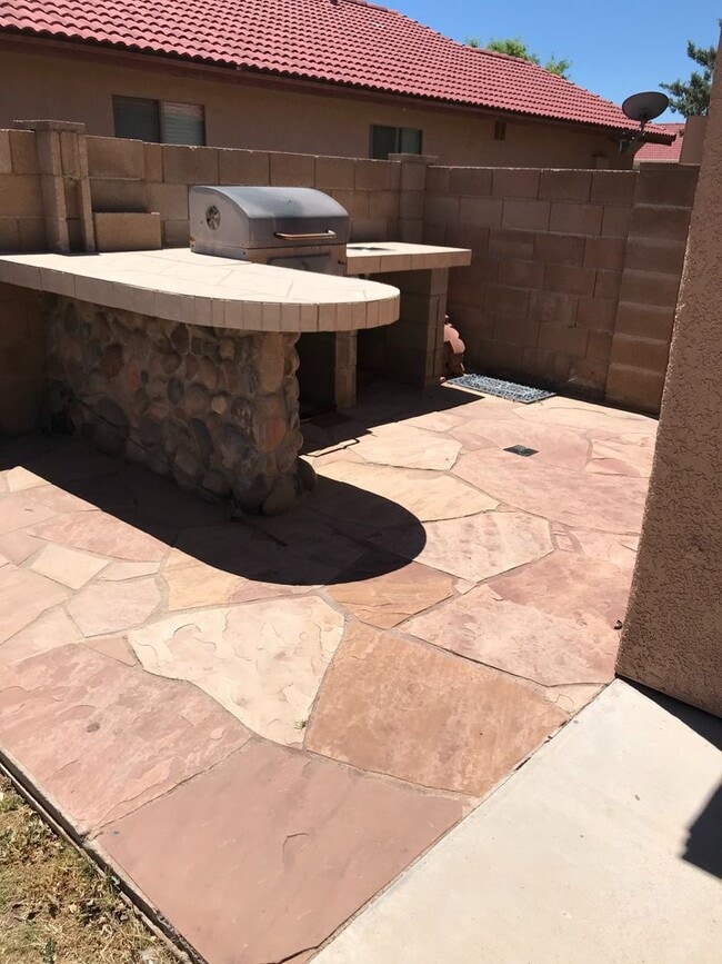 Building Photo - 3 BDR 2 Bath in Chaparral Village neighbor...