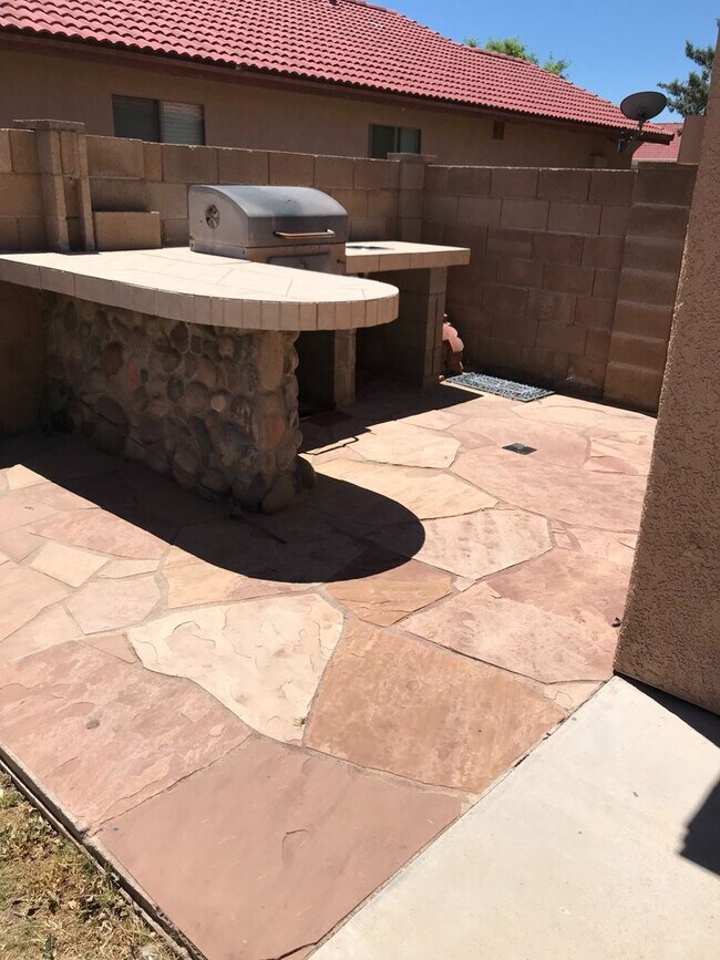 Building Photo - 3 BDR 2 Bath in Chaparral Village neighborhood.