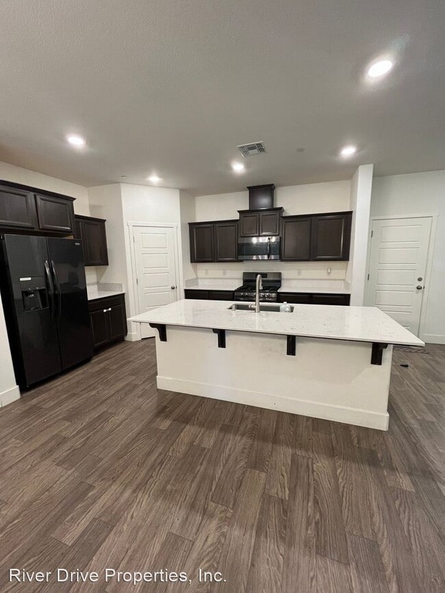 Building Photo - 4 br, 3 bath House - 2331 Explorador Drive