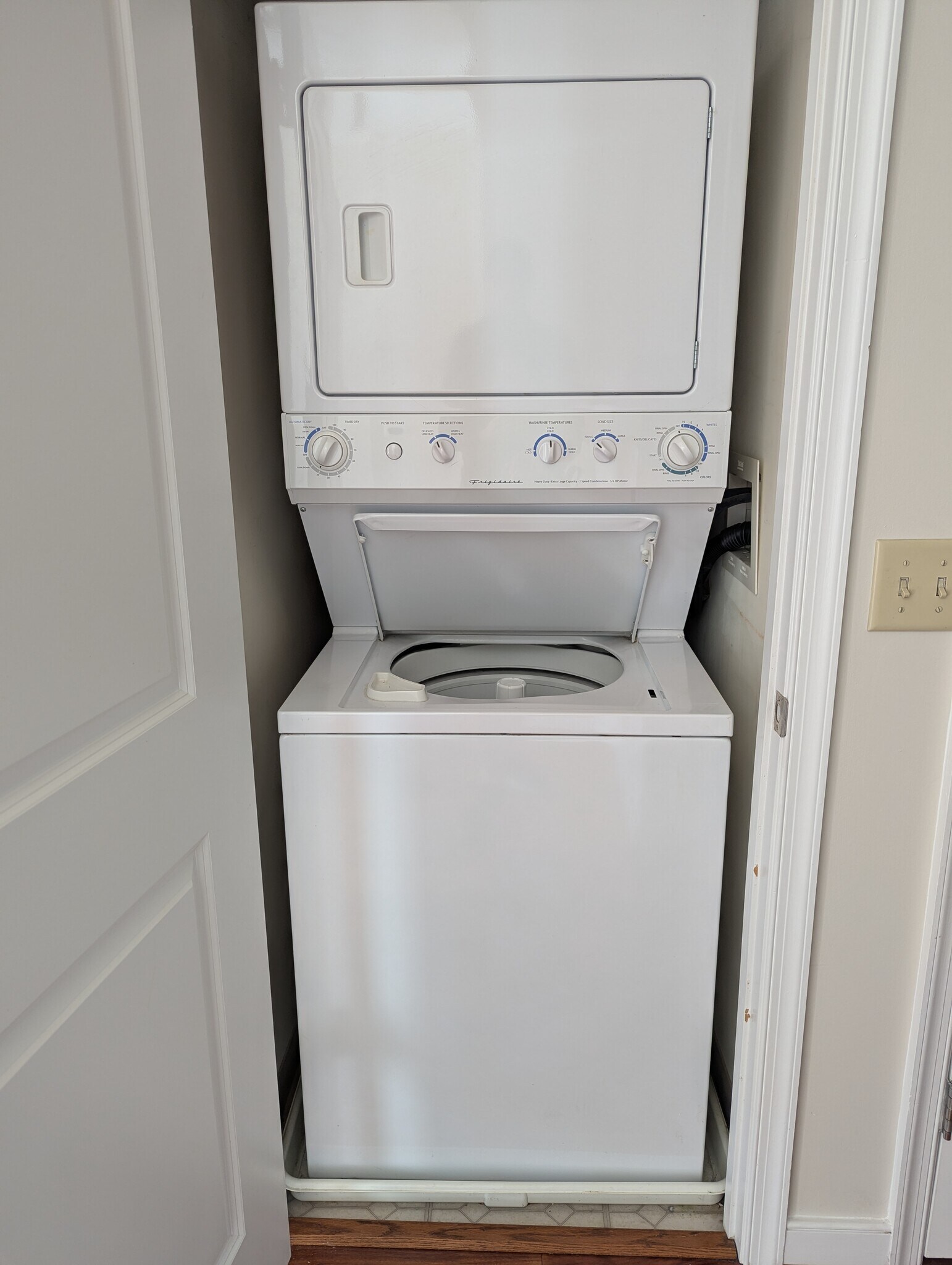Washer / Drier - 555 Massachusetts Ave NW