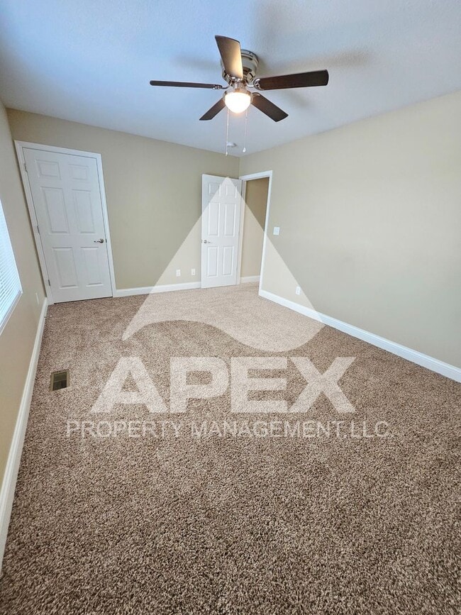 Building Photo - AVALON TOWNHOMES – LIKE NEW - 2 Bd/2.5 Ba Townhome off Topside Road with convenient access to Mar...