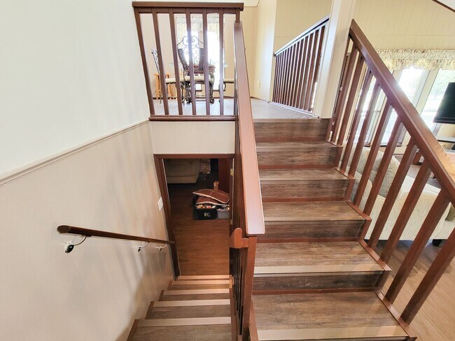 Building Photo - Extremely well maintained home. The second...