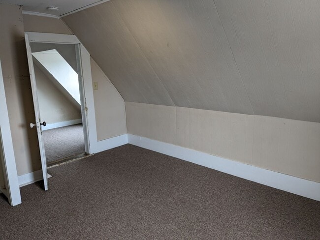 Building Photo - 3 Bed 2 Bath House Near Downtown Belgrade - Dogs Negotiable!