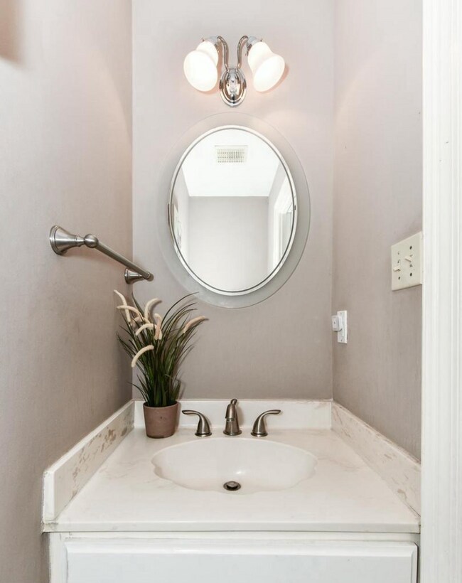 Building Photo - 6813 Indian Run Ct