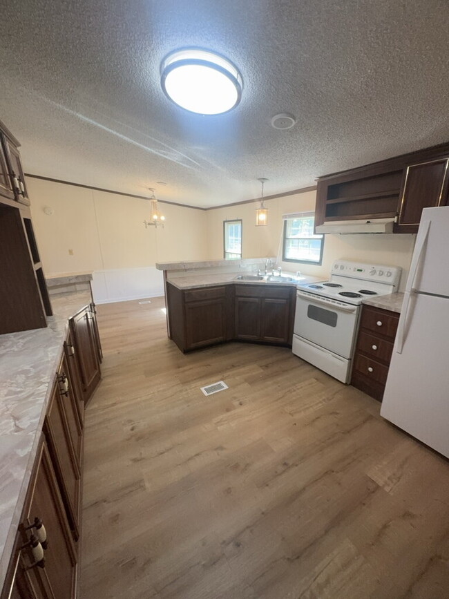 Building Photo - 1557 Catherine Lake Rd