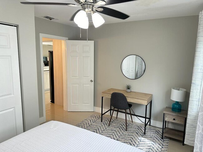 Building Photo - 426 SW 8th Ave