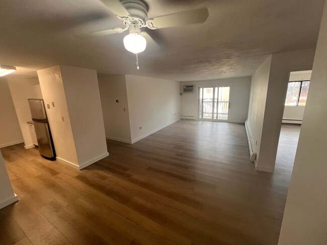 Building Photo - Beautifully Remodeled 3 bedroom Condo in H...