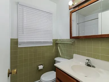 Building Photo - 913 S Linden St