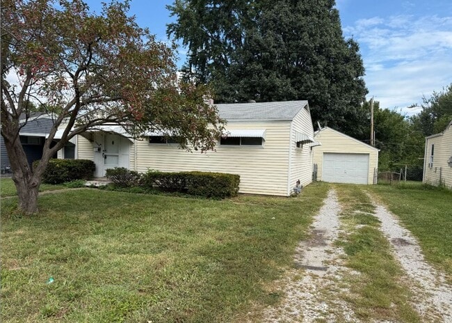 Primary Photo - Coming Soon: Cozy 3-Bedroom Home with Scre...