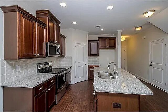 Building Photo - 710 Red Cedar Ct