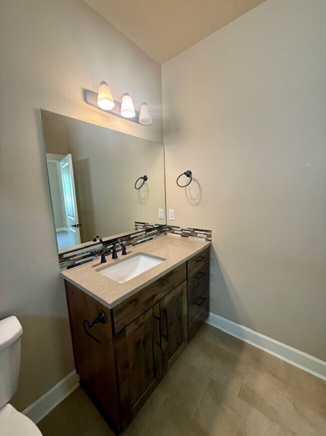 Building Photo - Luxury Home in Stonegate with Community Pool!