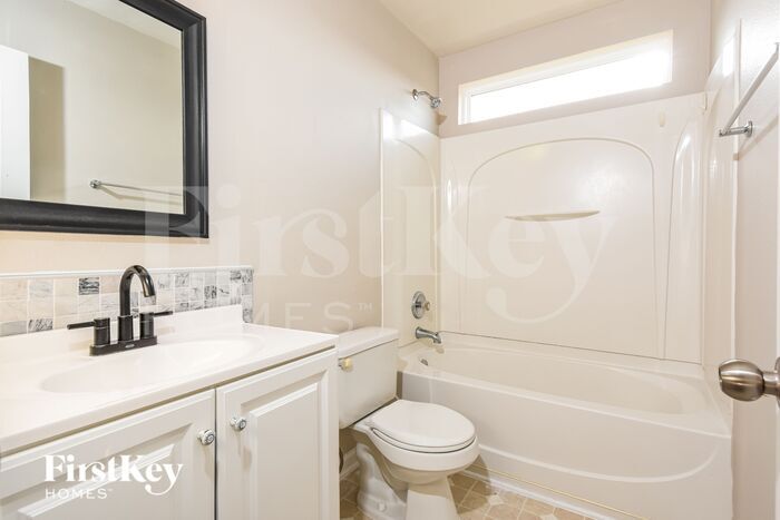 Building Photo - 2486 Ingleside Dr