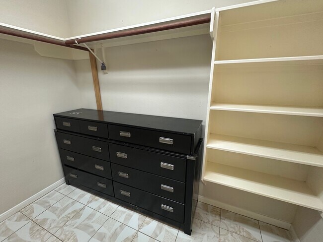 Building Photo - 3101 Meadow Bay Dr