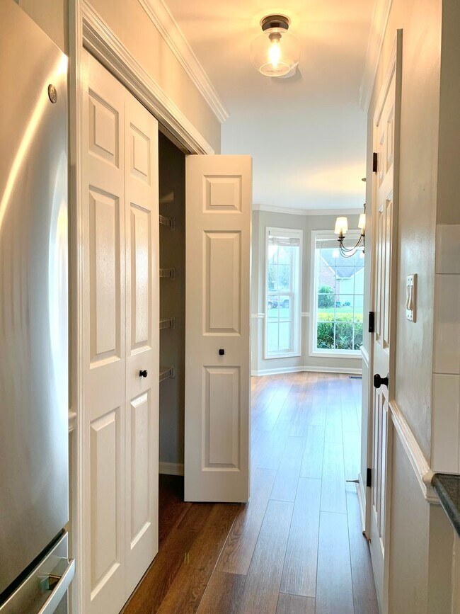 Building Photo - 2553 Emerald Ct