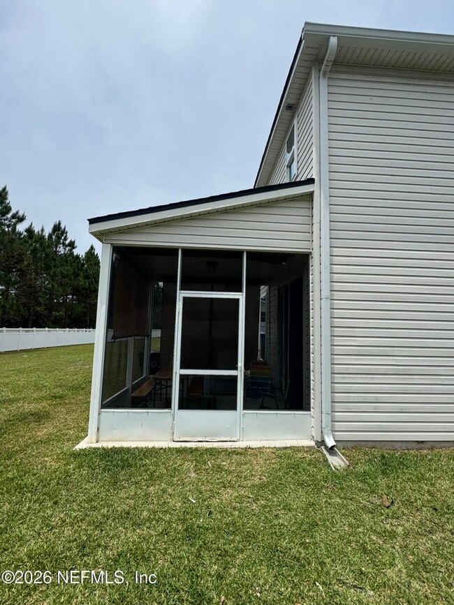 Building Photo - 670 Grover Ln
