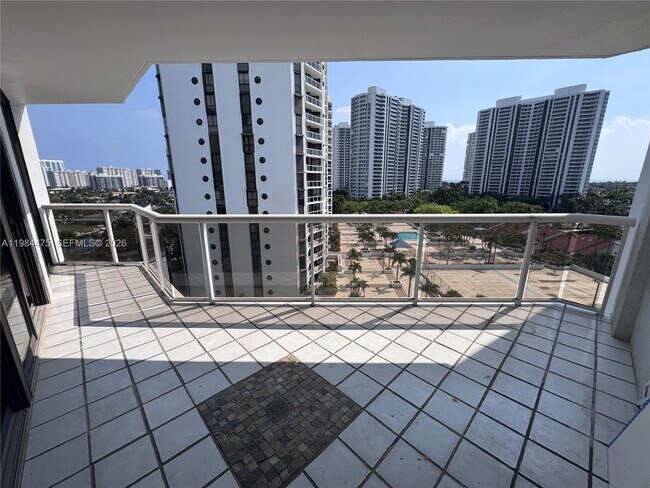 Building Photo - 3610 Yacht Club Dr