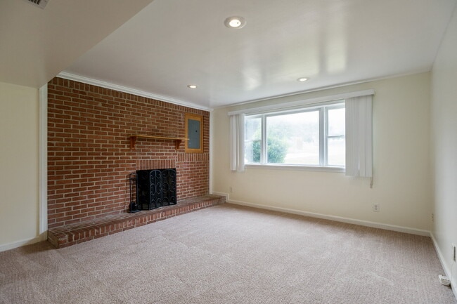 Building Photo - 2411 Old Gate Ct