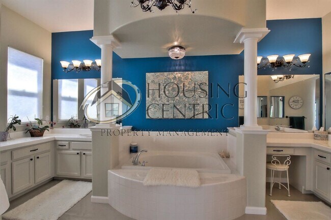 Building Photo - Serrano Executive 4bd/4.5ba Executive Home with Pool, Spa & 4-Car Garage!