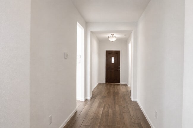 Building Photo - 31415 Whitcombe Summit Wy