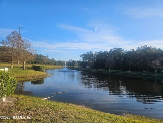 Building Photo - 10550 Baymeadows Rd