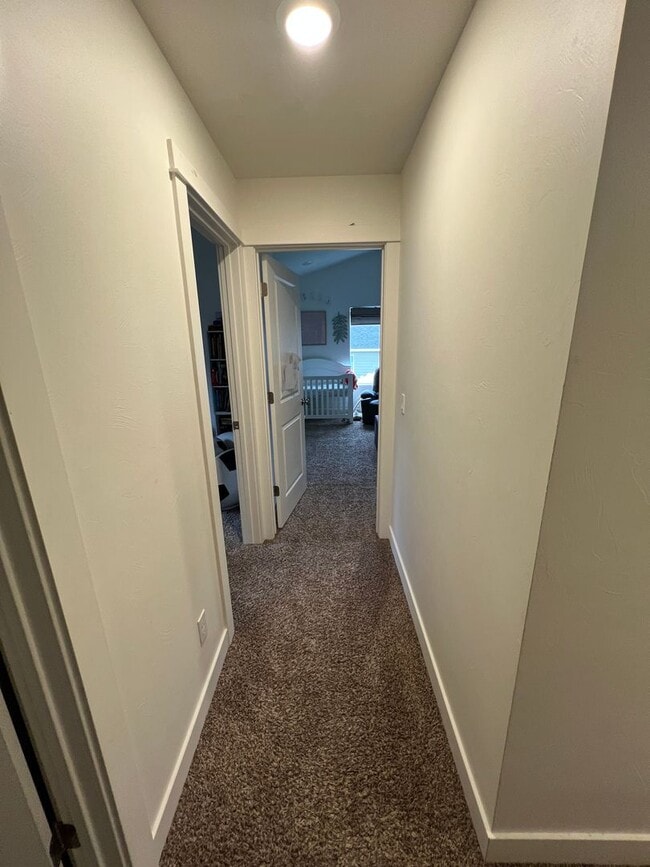 Building Photo - East Helena Rental
