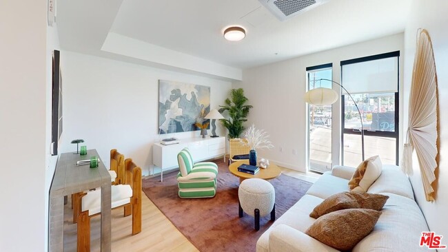 Building Photo - 3004 Sunset Blvd