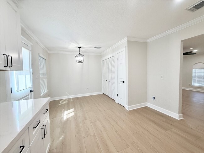 Building Photo - 1429 Northview Dr