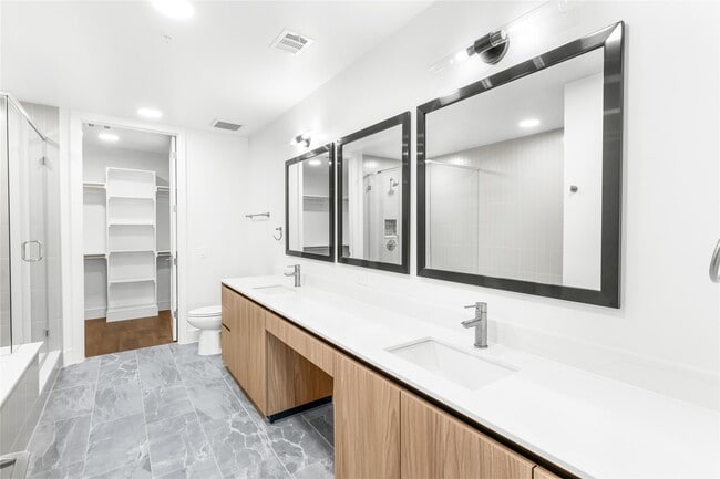 Building Photo - 2311 Westheimer Rd