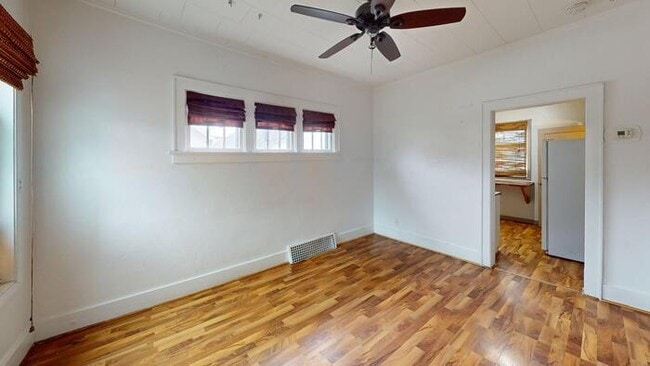 Building Photo - 205 3rd Ave NE
