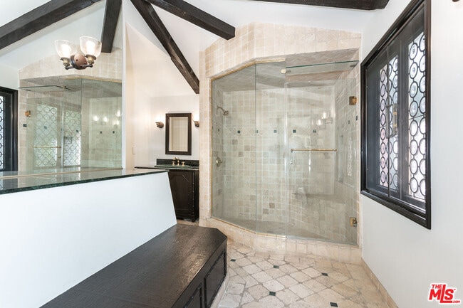 Building Photo - 806 N Alpine Dr