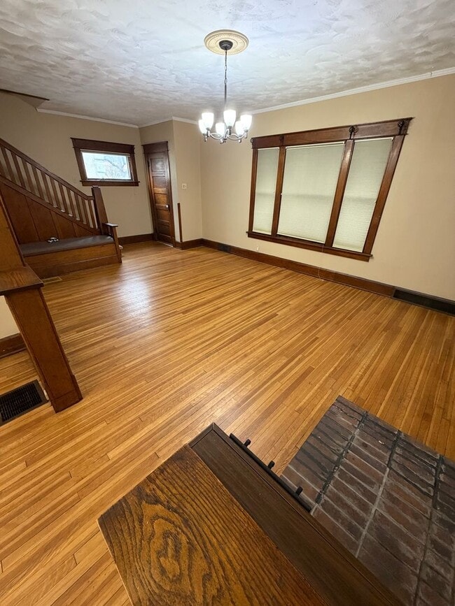 Building Photo - Spacious 4-Bedroom Home – Great Value in Des Moines!