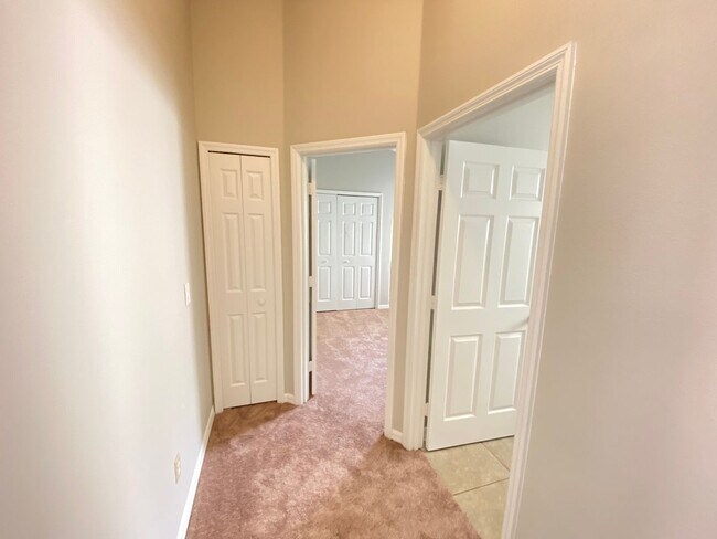 Building Photo - ? Freshly Updated Home Minutes from Disney...