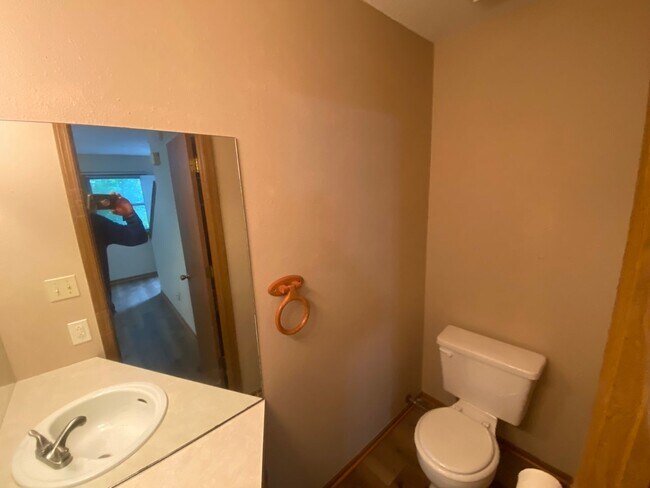 Building Photo - Sunflower 2604-2606