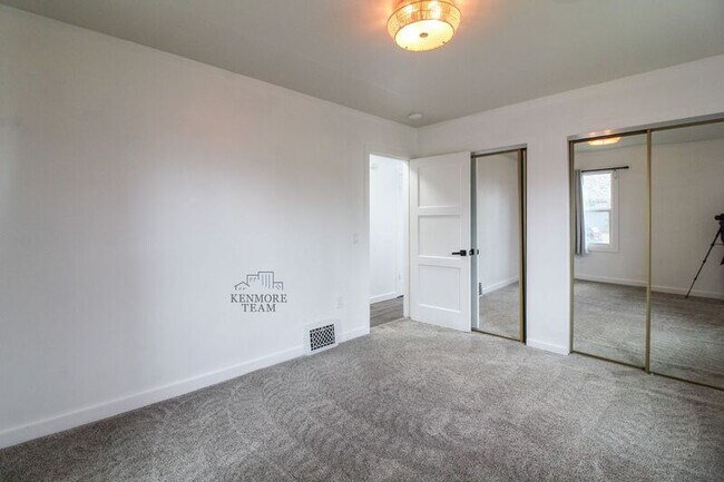 Building Photo - 608 Torbett St