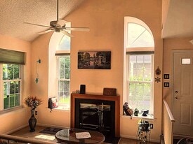Building Photo - 605 Saxony Dr
