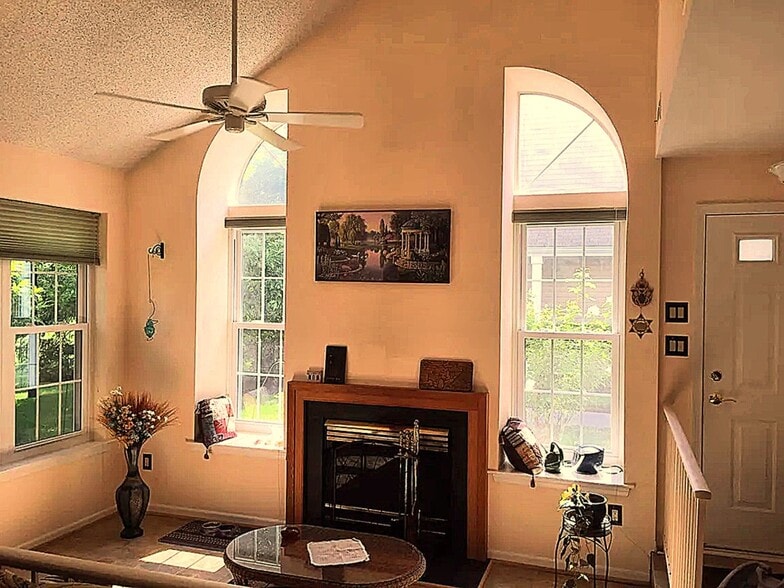 Sunroom - 605 Saxony Dr