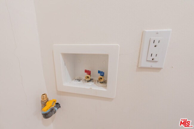 Building Photo - 7755 Day St