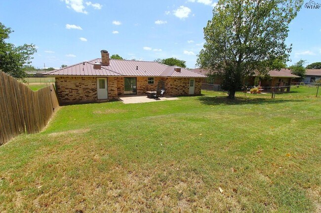 Building Photo - 1218 Christine Rd