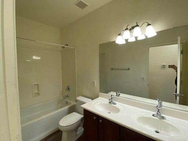 Building Photo - Available Now For Move In! Beautiful 4Bed/...