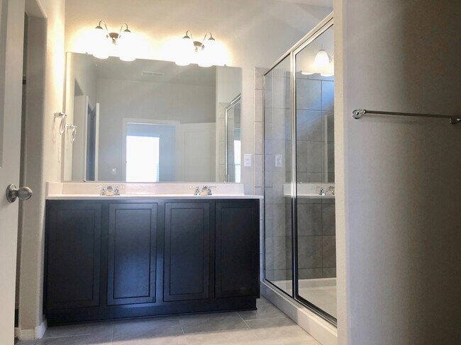 Building Photo - Amazing Home in Rio Rancho! Near Cleveland High School