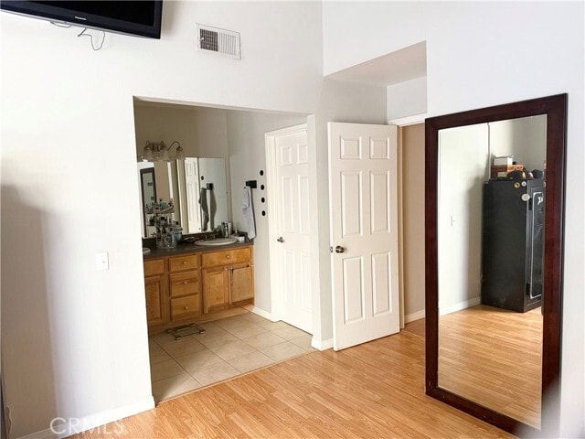 Building Photo - 5242 Wainwright Ct