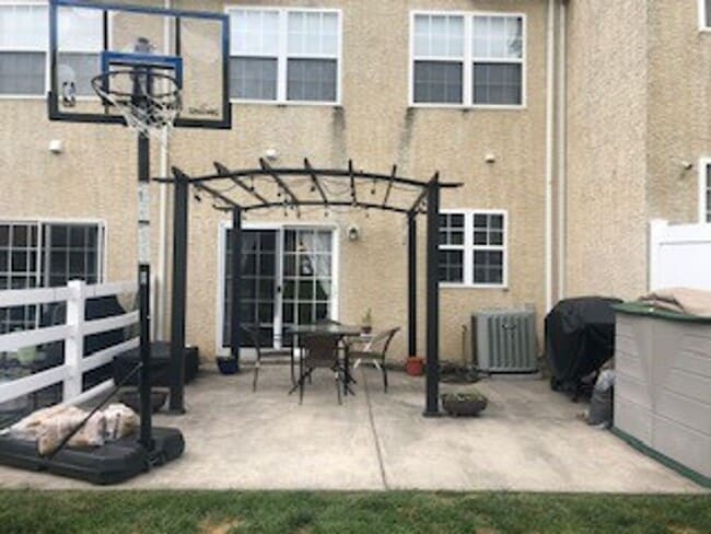 Building Photo - Coming soon - January 2026 Middletown - 3 bedroom, 2.5 bath townhome