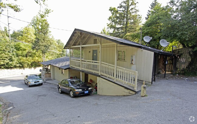 Building Photo - Driftwood Apartments