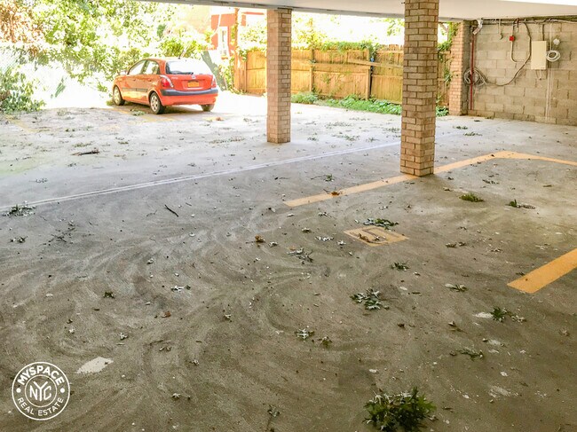 Building Photo - 475 E 8th St