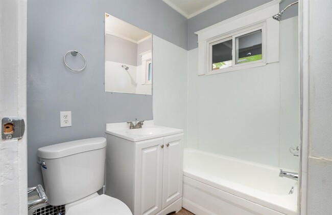 Building Photo - Norwood - Freshly updated 2 bed, upstairs ...