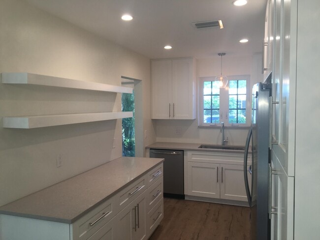 Building Photo - 27 E Rd